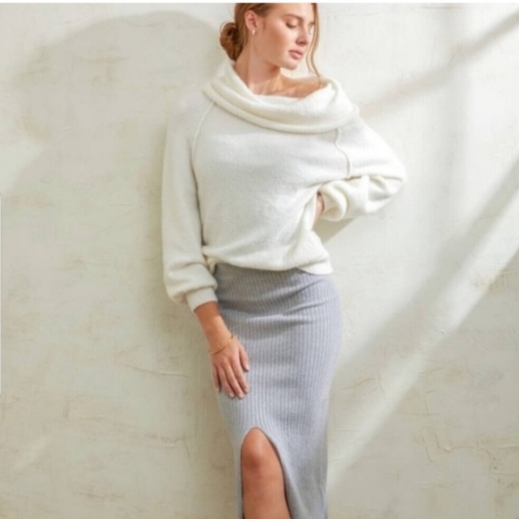 FREE PEOPLE ECHO BEACH CREAM COWL NECK SWEATER SIZE MEDIUM - Picture 1 of 13